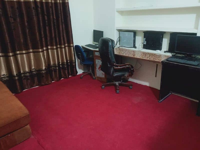 1 room office available for rent 1