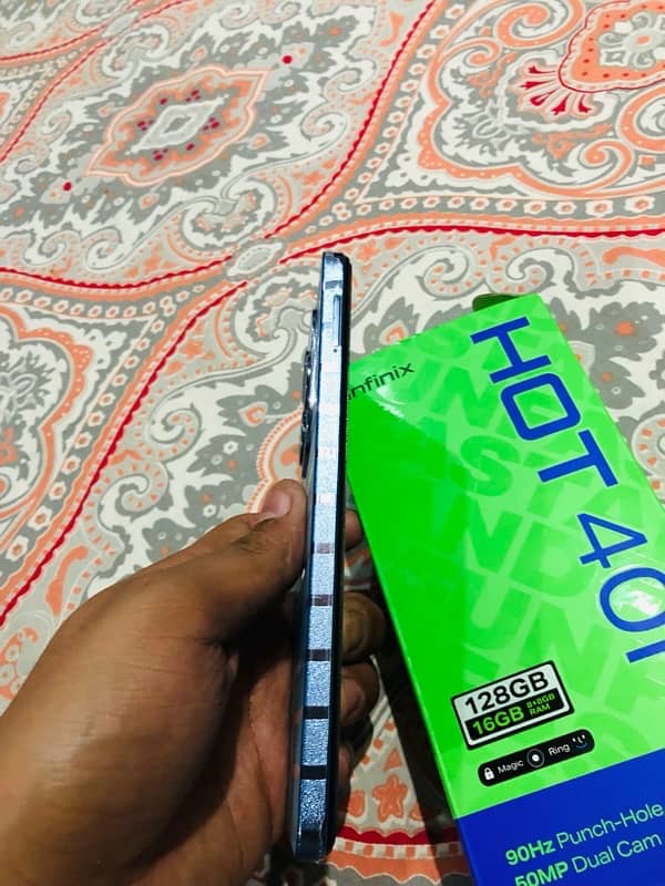 Infinix Hot 40i 0