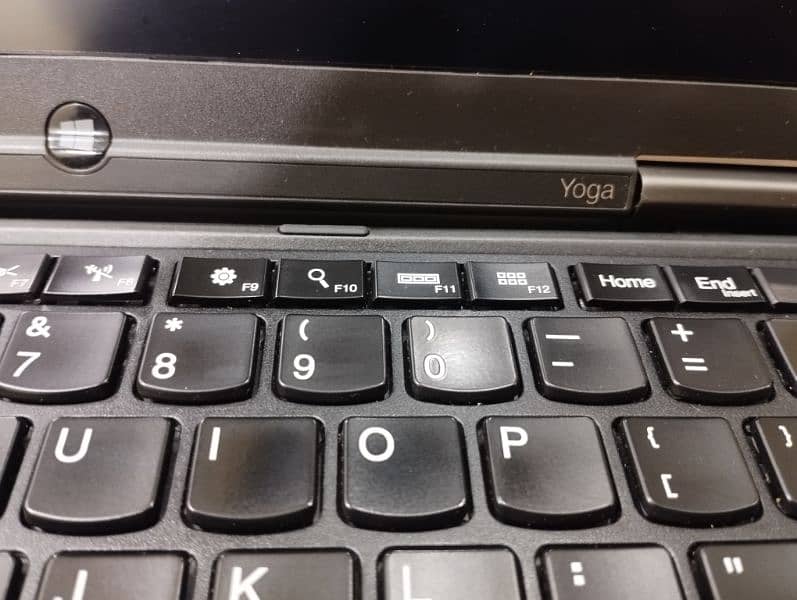 selling Lenovo Yoga Touch Screen laptop 8