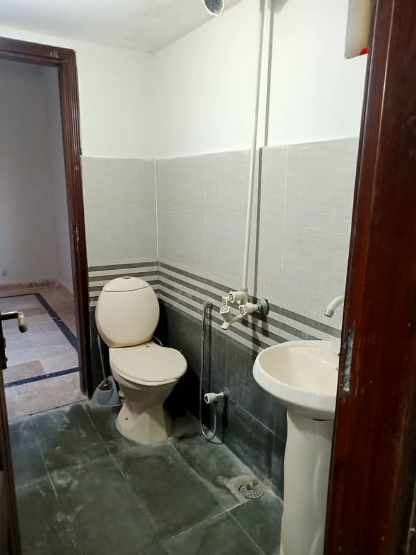 Flat for boys for rent in psic society near lums dha lhr 1