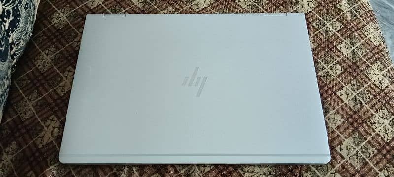 HP ELITEBOOK 1