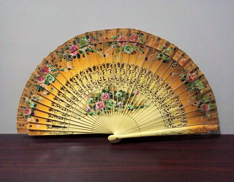 Vintage hand-painted folding fan - Wooden handfan - Spanish/Chinese 1