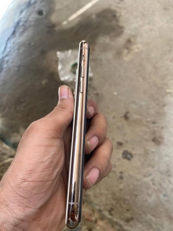 Iphone 11pro golden 1