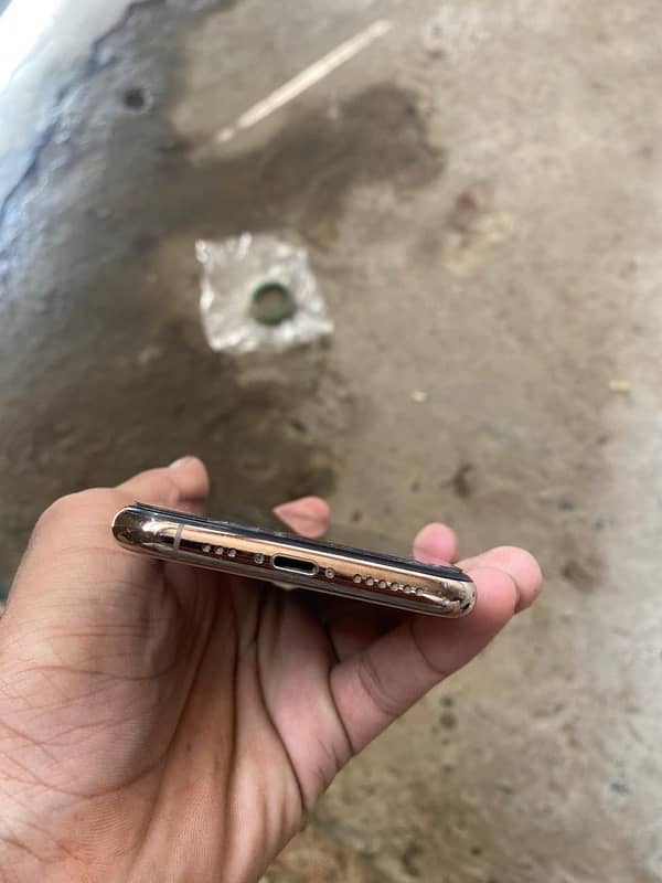 Iphone 11pro golden 2