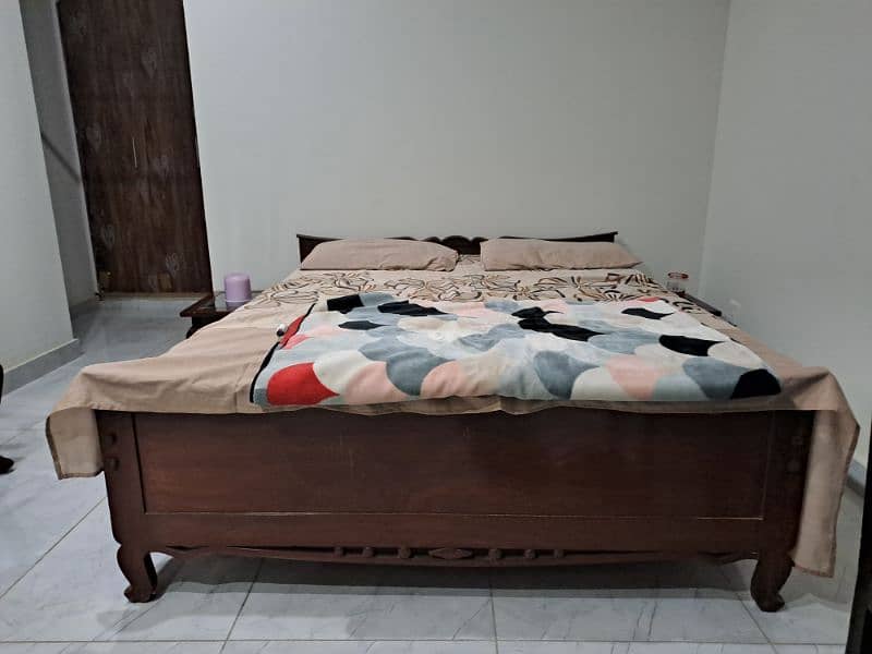 Bed In Pure Sheesham Wood in Excellent Condition 1