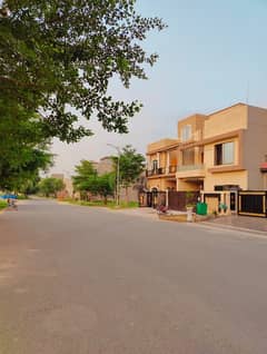 01 Kanal On Ground Developed and Possessionable Plot B Block 60 feet Road 0