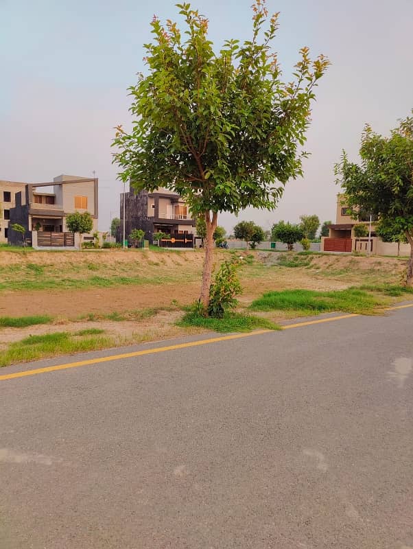 01 Kanal On Ground Developed and Possessionable Plot B Block 60 feet Road 1