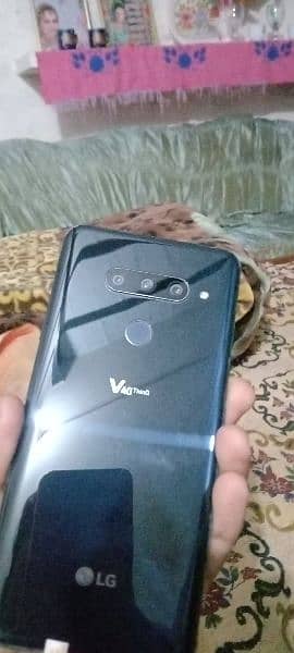 LG v40 . . . zabrdast phone All ok . non pta . 1 month warranty. 60fps pubg 3