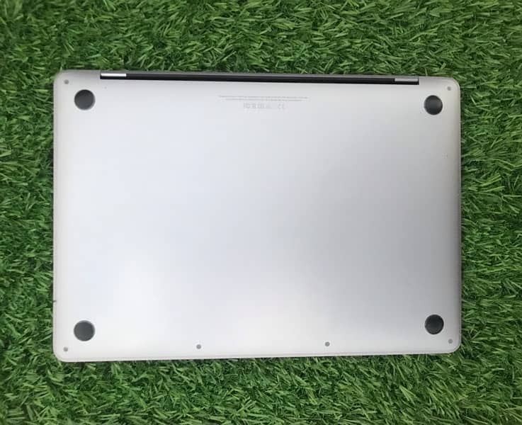 APPLE MACKBOOK Pro 2017 /256GB/  For sale WhatsApp Num #03265949331 7