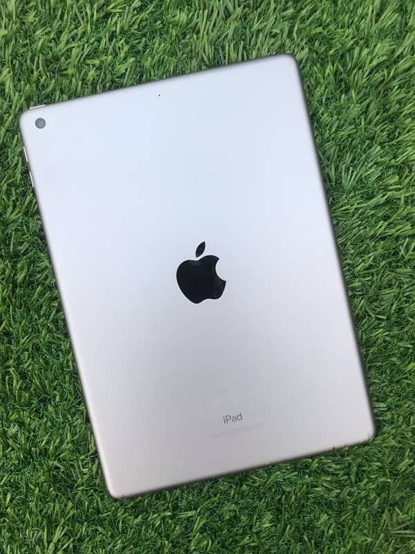 iPad ( 5th Generation ) / 32GB / For Sale WhatsApp Num #03265949331 6