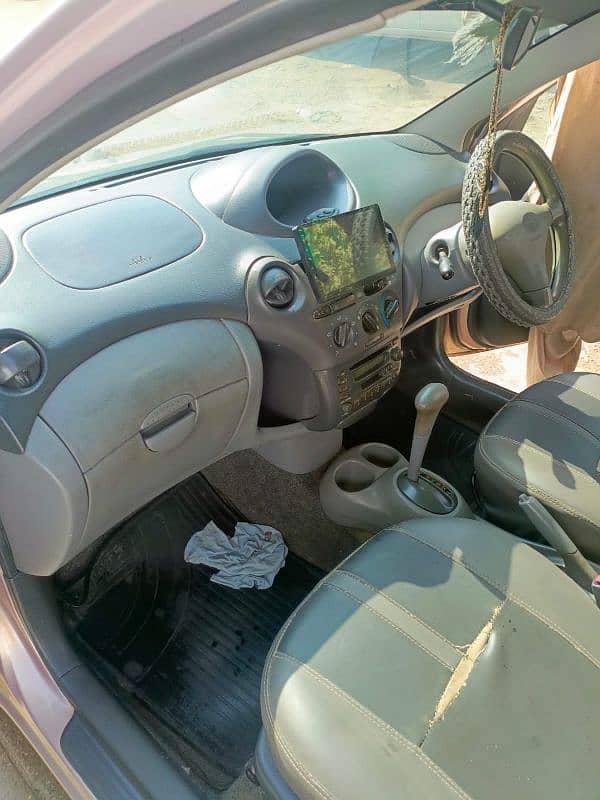 Toyota Vitz 2001 6