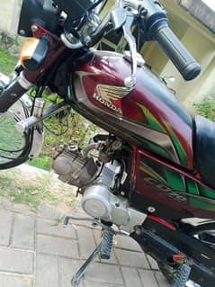 HONDA CD 70 2021/22 MODEL BEST CONDITION URGENTLY OFFERS