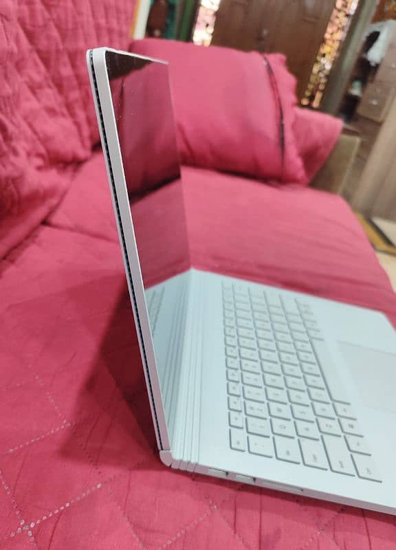 Microsoft Surface Laptop 16 GB/512GB i7-8th Generation 5