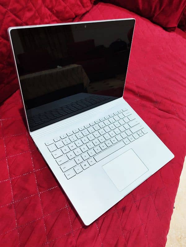 Microsoft Surface Laptop 16 GB/512GB i7-8th Generation 6