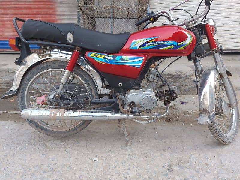 Honda CD 70 tanki tapy change hn baki orignal halat m ha 0