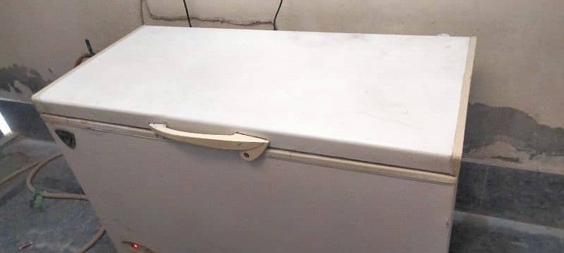 waves D freezer single door for sell what up  number 0324.4876. 696. 1