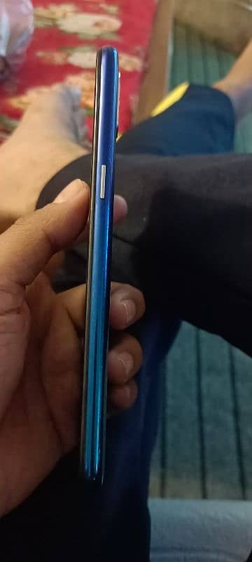 Realme 3 8