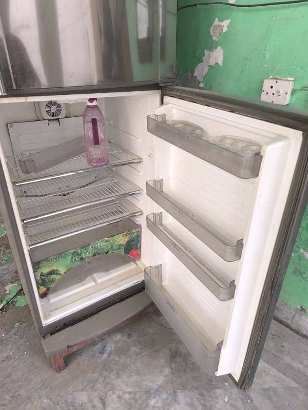 Dowlance Refrigerator /Fridge 2