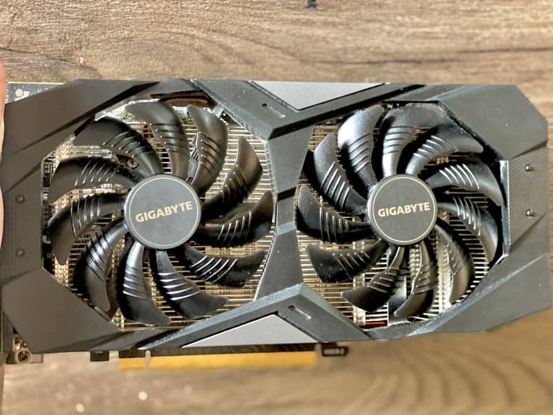 GIGABYTE GTX 1660 SUPER 1