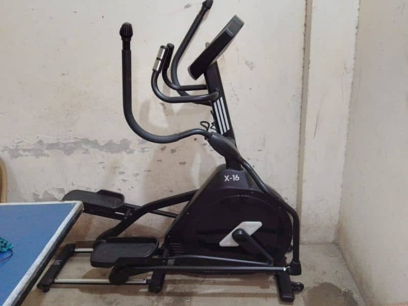 addidas excercise machine model X16 imported 100% no scratches 11