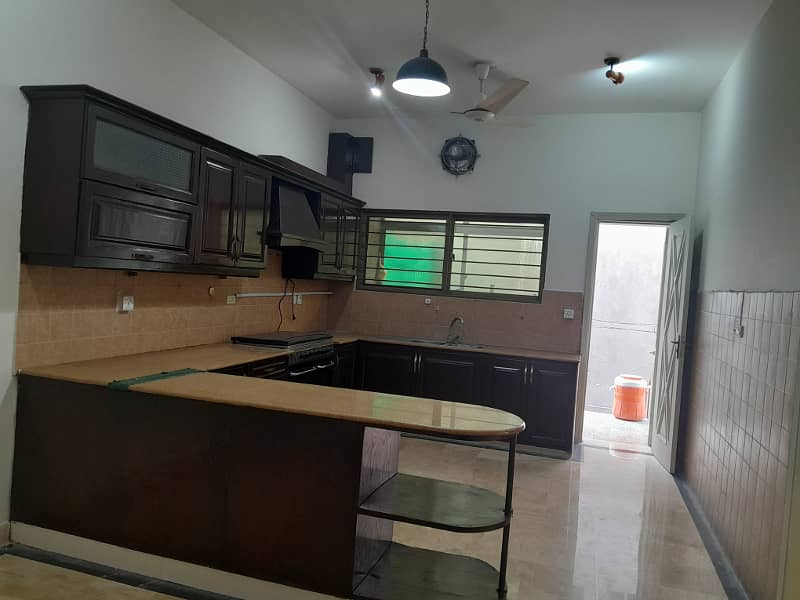 F-11 Outclass House 4/Bedroom Very Reasonable Rent Size1/Kanal 9