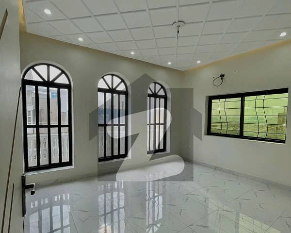 10 MARLA 5 BEDROOM ,FULL HOUSE AVAILABLE FOR RENT IN PAK ARAB HOUSING SOCIETY 15