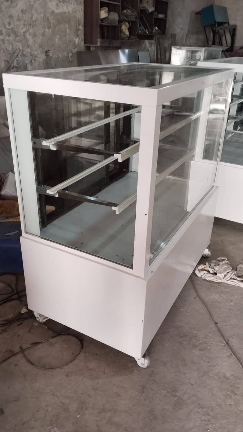 Heat And Chilled Counter Glass Counter 4