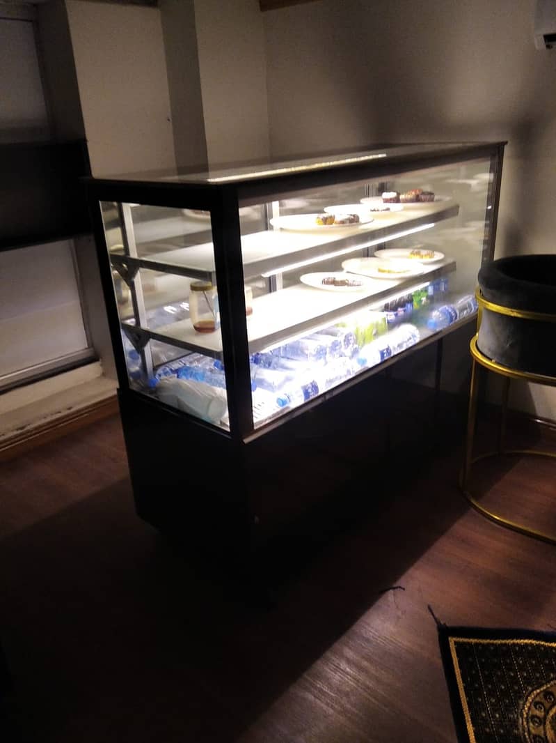 Heat And Chilled Counter Glass Counter 5