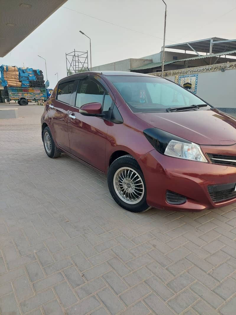 Toyota Vitz Jewela 2011/ 14 Maroon 1