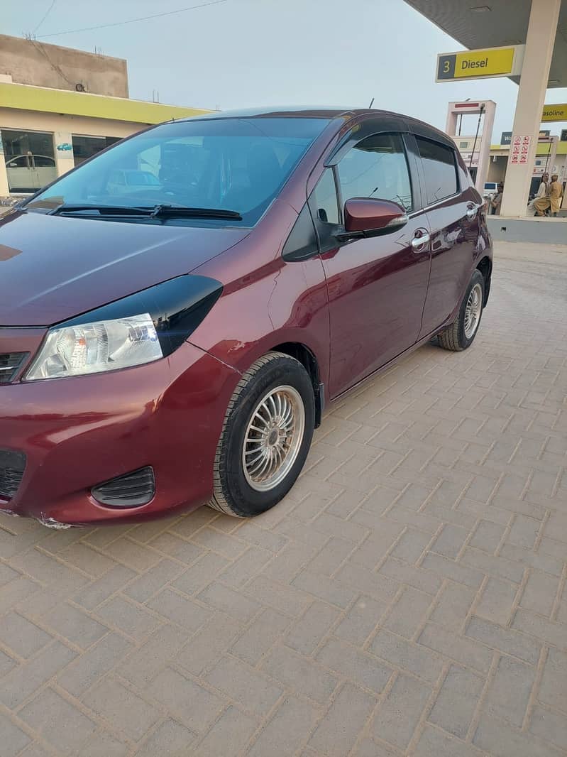 Toyota Vitz Jewela 2011/ 14 Maroon 2