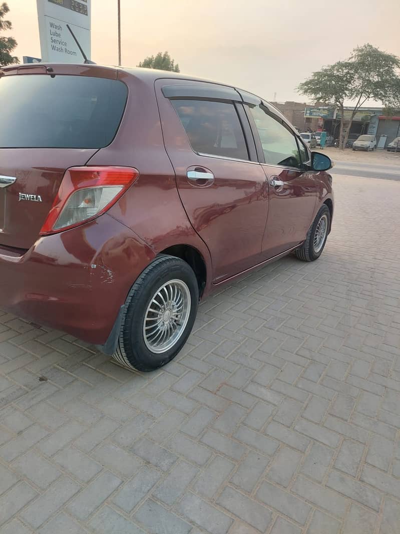 Toyota Vitz Jewela 2011/ 14 Maroon 4