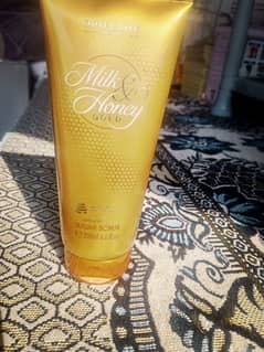 milk and honey suger scrub 0