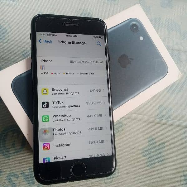 i phone 7 :  256GB  10 by 9 condition 1