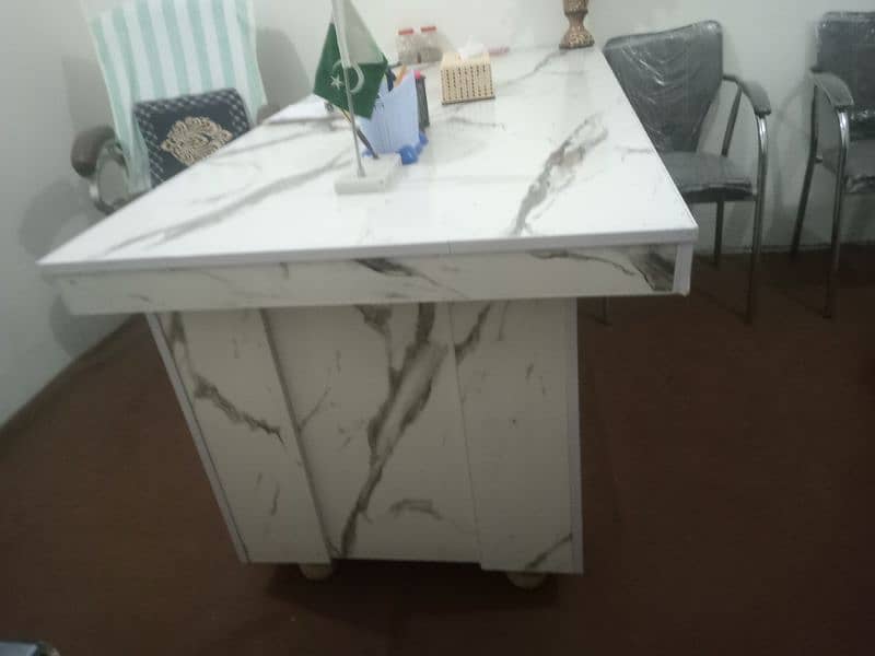 Brand new office table size 3×6 1