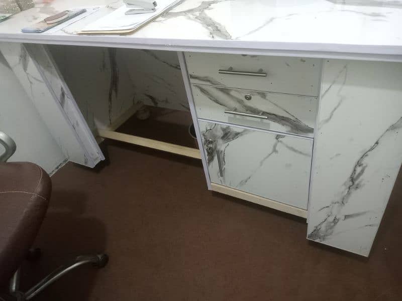 Brand new office table size 3×6 2