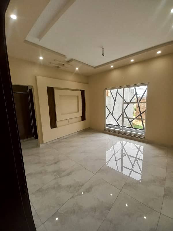 5 Marla Beautiful Corner House For Sale AL Raheem Valley Satiana Road 8