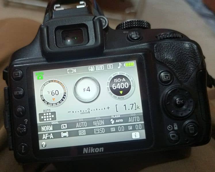 DSLR D-3400 Nikon with 55-200 mm Lens 1