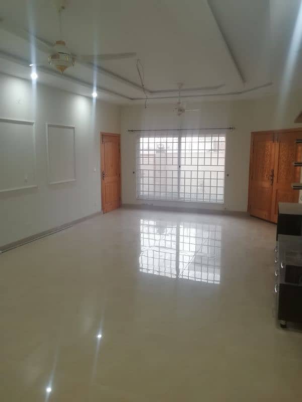 1knal ground portion avelebal for rent in G-15 G-16 6