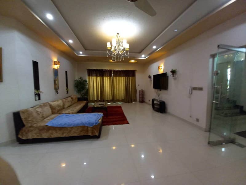 1 kanal FURNISHED upper portion for rent on ideal location 3