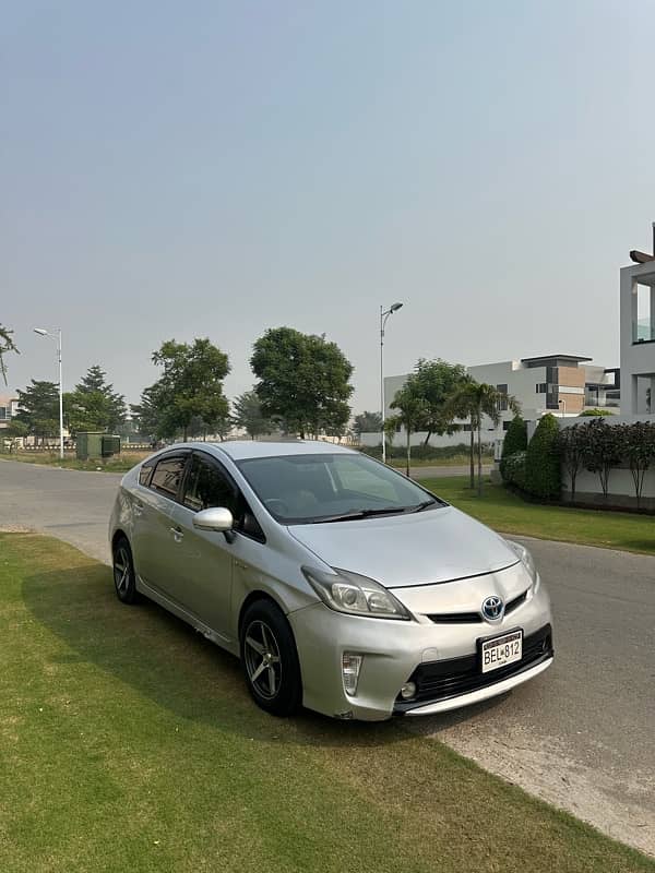 Prius S-LED Full Option 2012/2015 1