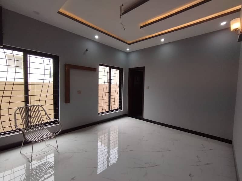 1 KANAL UPPER PORTION FOR RENT AAT THE PRIME LOCATION OF PCSIR STAFF COLONY 10