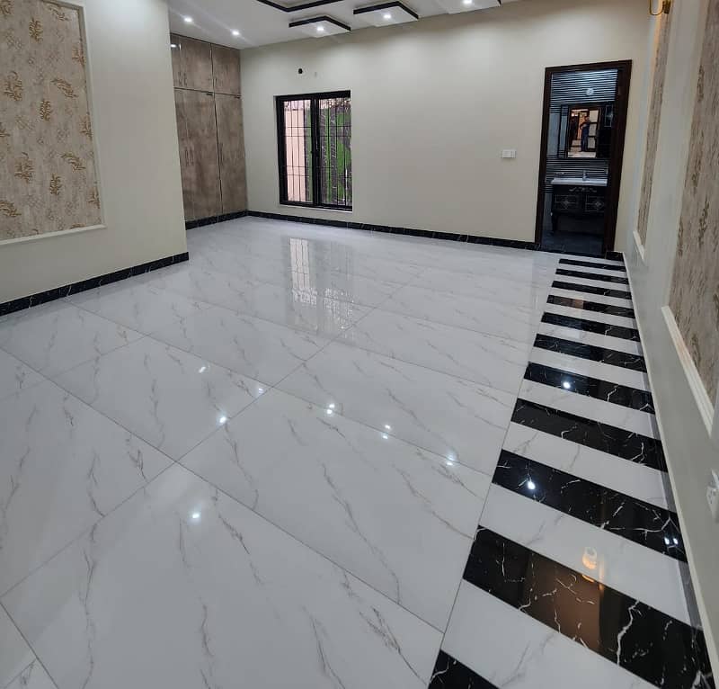 10 MARLA PORTION FOR RENT AT THE PRIME LOCATION OF JOHAR TOWN NEAR JINNAH HOSPITAL 0