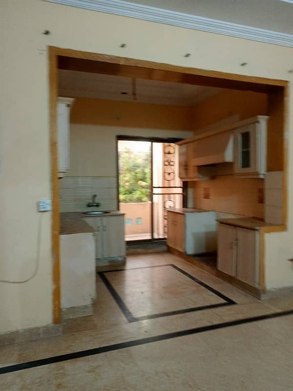 1 kanal upper portion for rent in johar town for Family and female and bachelor Silent office (Call center + Software house) 2