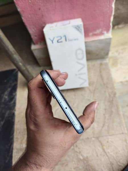 Vivo y21. . . 4/64 6