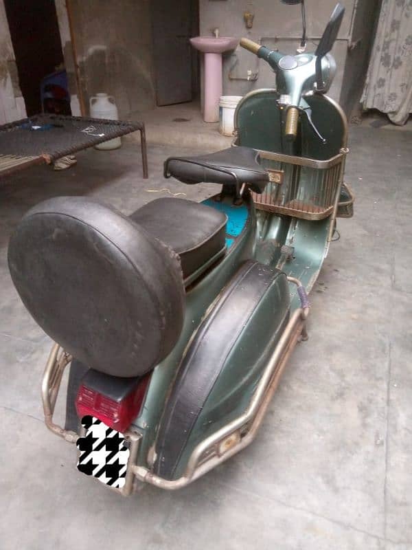 Vespa Scooter in good condition 2