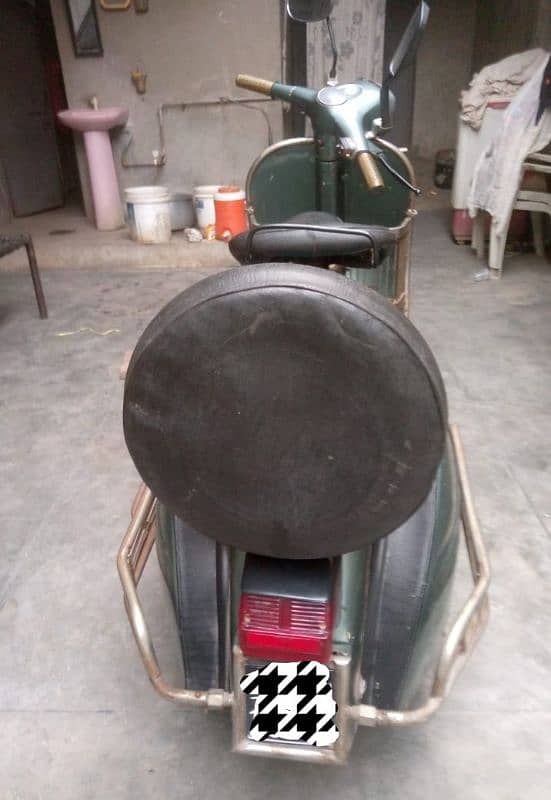 Vespa Scooter in good condition 3