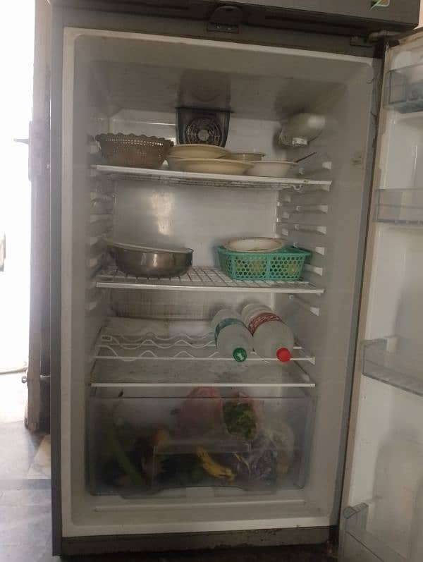 Haier Refrigerator 16 Cubic Feet in Mint Condition 3