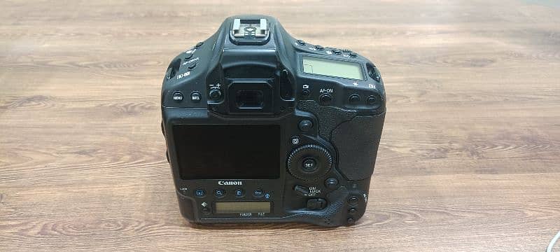 Canon 1DX Mark ll EOS DSLR Full Frame Camera 2