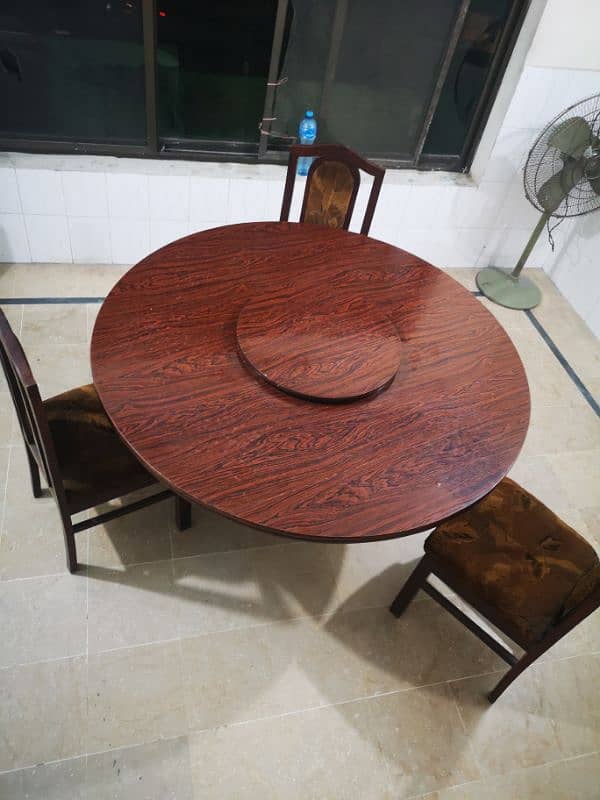 Round Dining table 1