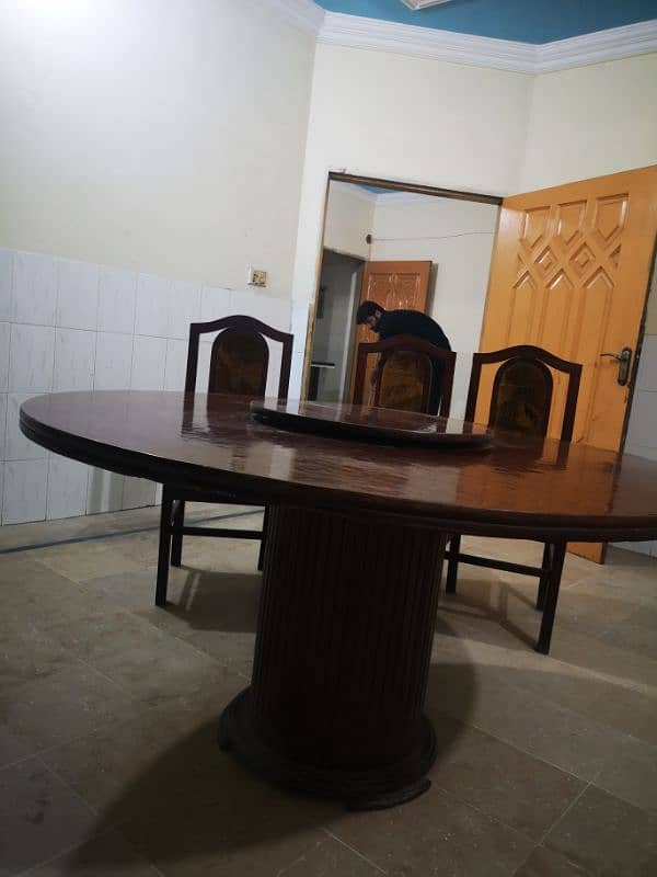 Round Dining table 3